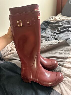 Hunter Glossy Tall Rain Boots in Burgundy Red